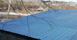 Демонтаж поликарбоната с крыши в Луге - услуги по доступной цене от 625 рублей