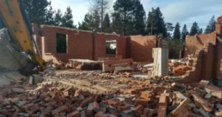 Демонтаж 1 этажного дома Луга, цена от 1615 руб.